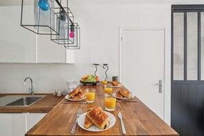 City Apartment, 1 Double Bed with Sofa bed, Non Smoking | Private kitchen - Modern Central Paris Flat by Les Halles (Paris)