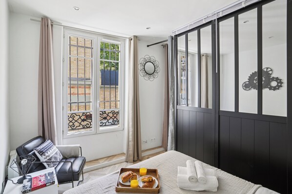 مكواة/لوح كي وأسرّة أطفال/رضّع وواي فاي مجانًا وملاءات أسرّة