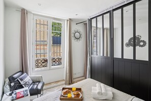 Căn hộ trung tâm thành phố, 1 giường đôi và sofa giường, không hút thuốc | Bàn ủi/dụng cụ ủi quần áo, nôi/giường cho trẻ sơ sinh (phụ phí)