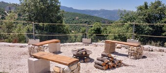 Cozy bungalow integrated in the rocks between the oaks in charming Aannaya