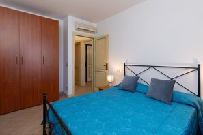 2 quartos, ferros/tábuas de passar roupa, Wi-Fi de cortesia