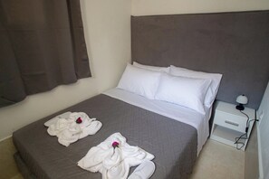 3 bedrooms, in-room safe, iron/ironing board, free WiFi