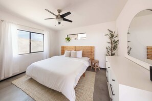 3 bedrooms, iron/ironing board, travel crib, WiFi - Fox Inn:  Epic Views, Hot Tub, Cowboy Tub, Grill (Yucca Valley)