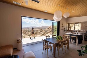 Dining - Fox Inn:  Epic Views, Hot Tub, Cowboy Tub, Grill (Yucca Valley)