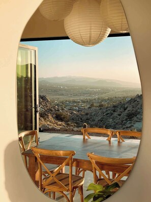 Outdoor dining - Fox Inn:  Epic Views, Hot Tub, Cowboy Tub, Grill (Yucca Valley)