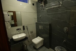 Ducha, artículos de tocador gratuitos, toallas, jabón