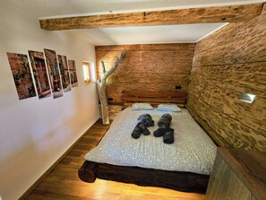 Apartment, Patio, Hill View | Free WiFi, bed sheets