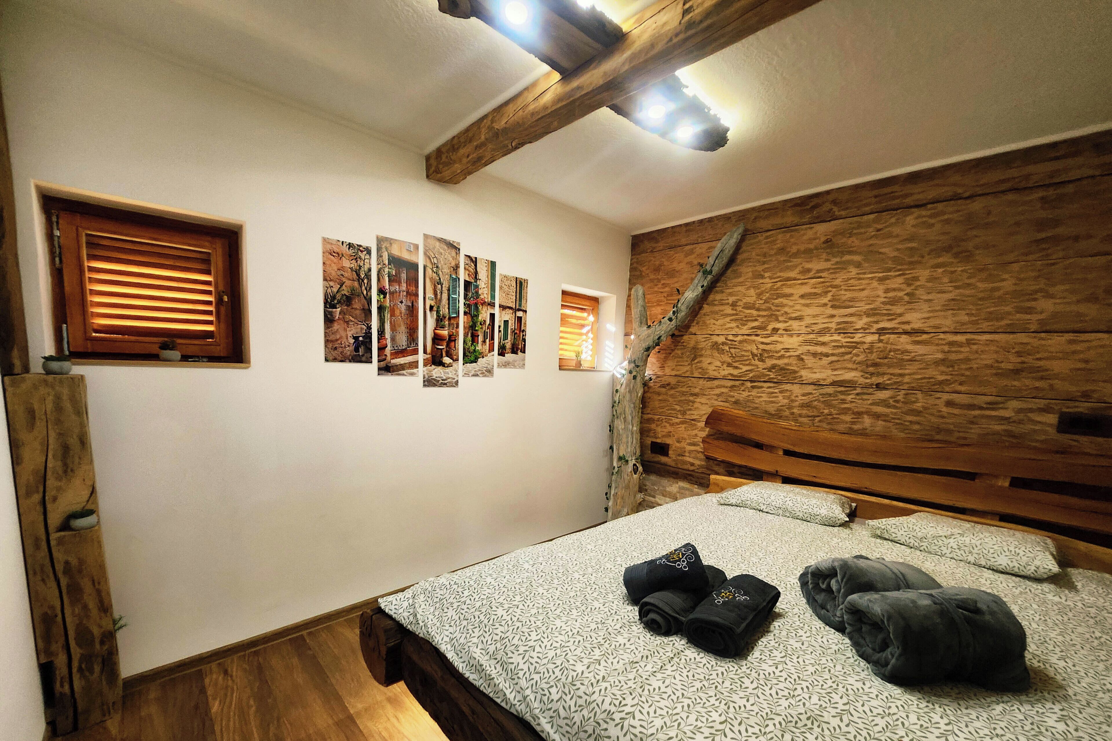 House, Patio, Hill View | Free WiFi, bed sheets