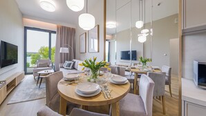 Apartament (52) z widokiem na jezioro | 房內用餐