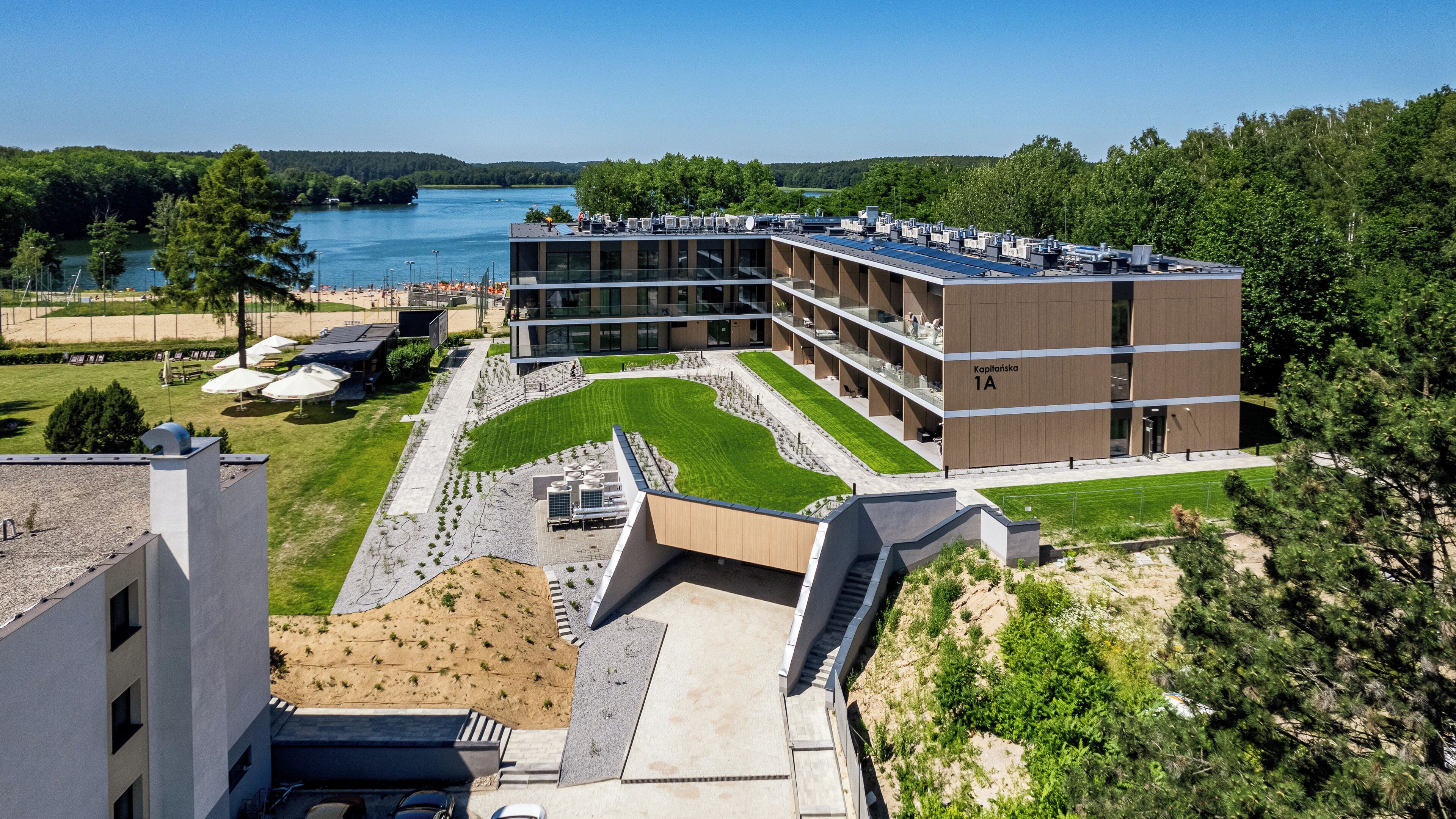 Vista frontal de la propiedad