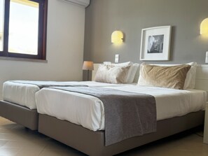 Apartamento familiar, vistas a la piscina | Escritorio