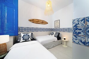 3 bedrooms, desk, iron/ironing board, free WiFi - City-center townhouse with patio, Stylish 3 bedroom townhouse near Portimão promenade, 15 mins to Praia da Rocha. Private unit in historic building with shared patio, AC in all rooms, fast Wi-Fi, and modern comforts. (Portimao)