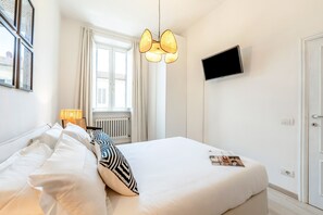 Apartment (2 Bedrooms) | 2 bedrooms, iron/ironing board, free WiFi, bed sheets - Elegant 2BR Apartment in Siena. Porta Camollia (Siena)