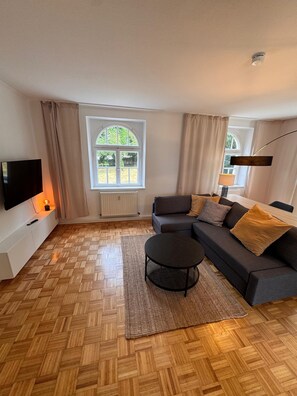 Living area - Bavaria Home: Studio with terrace - Parking - Kitchen (Geisenfeld)