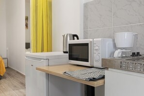 Basic Room | Private kitchenette