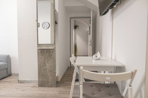 Eenvoudige kamer | Een strijkplank/strijkijzer, gratis wifi, beddengoed