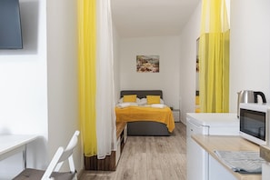 Basic-Zimmer | Bügeleisen/Bügelbrett, kostenloses WLAN, Bettwäsche