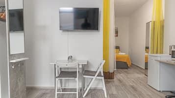 Basic-Zimmer | Bügeleisen/Bügelbrett, kostenloses WLAN, Bettwäsche