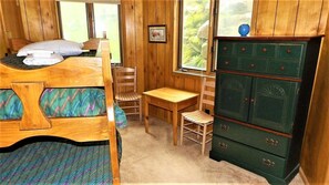 Iron/ironing board, free WiFi, bed sheets - SL-18  Discounted Concert Packages! 3-Bedroom Split Level House with View (Beech Mountain)