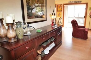 Interior - CR-208 Discounted Concert Packages! BM Club Membership tennis/pool/pickleball (Beech Mountain)