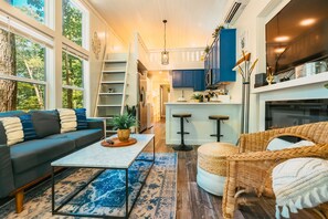 Una Smart TV, una chimenea