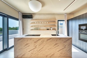 Micro-ondes, four, plaque de cuisson, lave-vaisselle