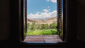 Interior - Agriturismo Ponte Calatrasi Room '16' with Mountain View, Wi-Fi and Air Conditioning (Monreale)