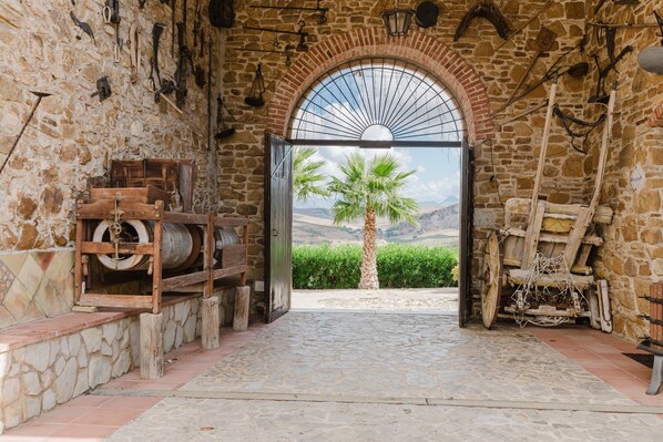 Terrace/patio - Agriturismo Ponte Calatrasi Room 'Relax 12' with shared pool, Wi-Fi and air conditioning (Monreale)