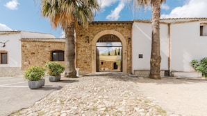 Property grounds - Agriturismo Ponte Calatrasi Room 'Relax 14' with shared pool, Wi-Fi and air conditioning (Monreale)