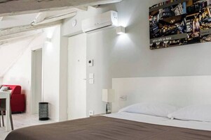 Monolocale, 1 letto matrimoniale con divano letto | Postazione laptop, Wi-Fi gratuito, lenzuola