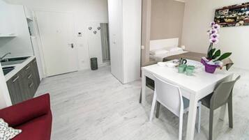 Superior-studio, 1 parisänky ja vuodesohva | Ilmainen Wi-Fi, vuodevaatteet