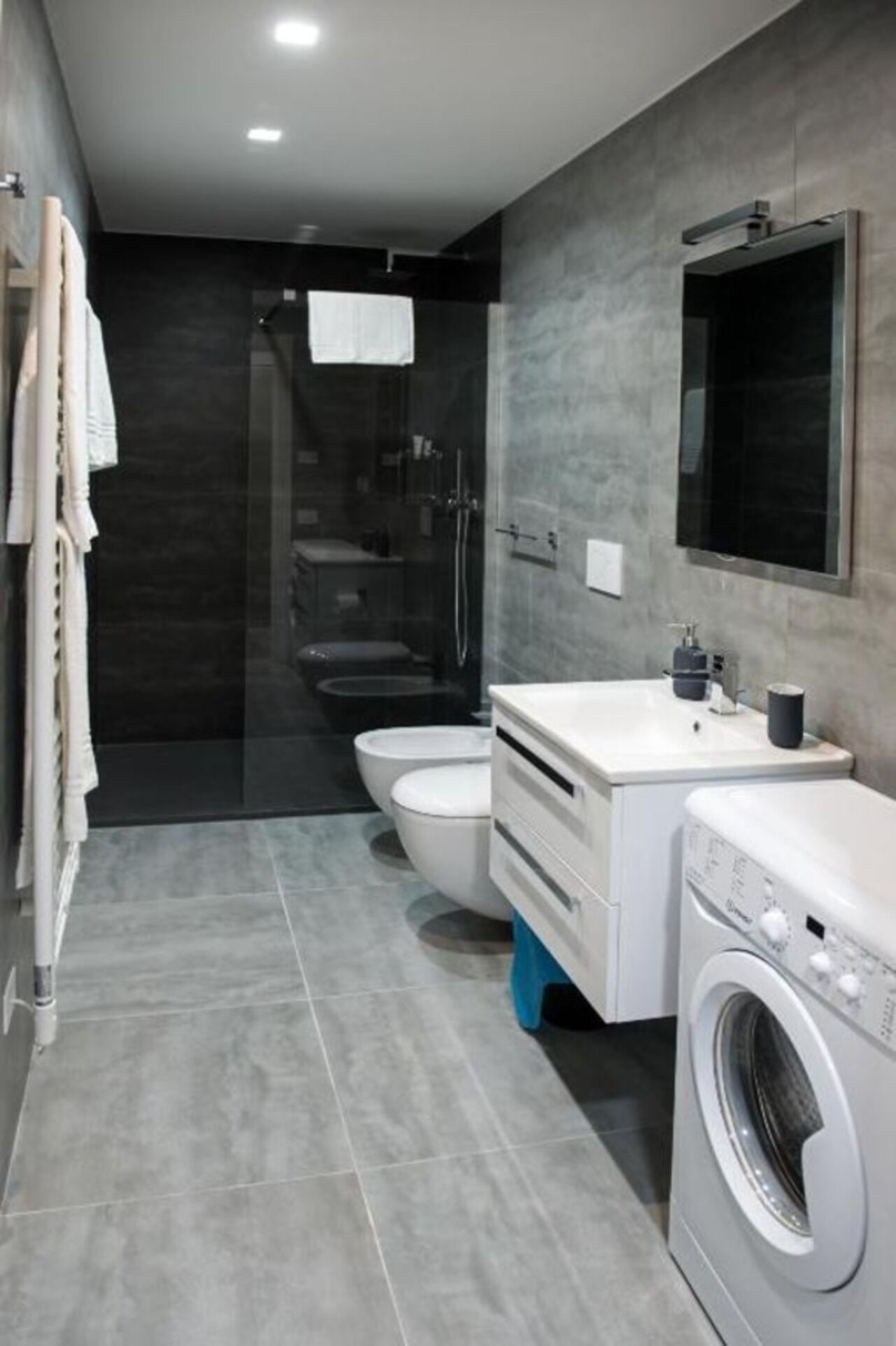 Apartment, 1 Bedroom | Bathroom | Shower, free toiletries, hair dryer, bidet