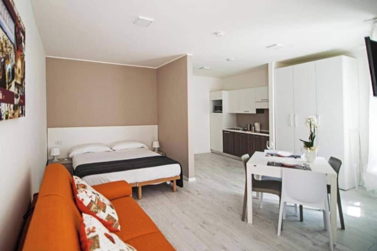 Superior Studio, 1 Double Bed with Sofa bed | Free WiFi, bed sheets