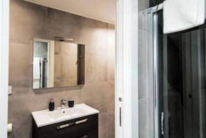 Superior Studio, 1 Double Bed with Sofa bed | Bathroom | Shower, free toiletries, hair dryer, bidet - JOIVY Apartments - Trieste Goldoni (Trieste)