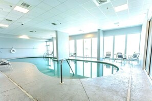 屋内プール、温水プール