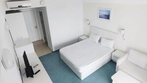 A modern hotel room with a large bed, a desk, a chair, a TV, and a picture on the wall. - Stay at Black Sea, Olimp Romania (Olimp)