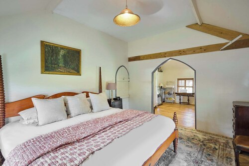 Host Stay The Chapel