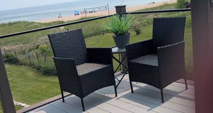 Beachfront home with beautiful view! Spacious 4-bedroom in charming Kewaunee.
