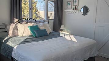 4 bedrooms, iron/ironing board, travel crib, free WiFi