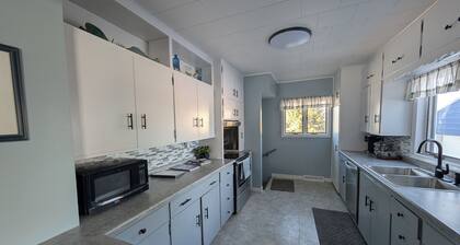 Beachfront home with beautiful view! Spacious 4-bedroom in charming Kewaunee.