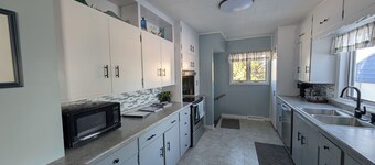 Spacious 4-bedroom house right on the beach in charming Kewaunee with WiFi, AC