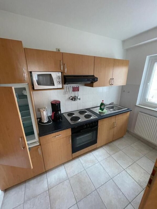 Departamento | Cocina privada | Refrigerador, microondas, horno y parrilla de estufa