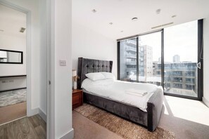 3 chambres, fer et planche à repasser, Wi-Fi, draps fournis