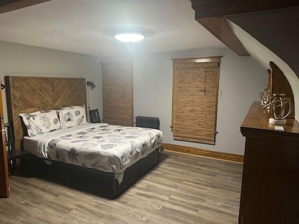 2 bedrooms, desk, free WiFi, bed sheets