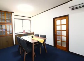 ベーシック ハウス シティビュー | 客室内のダイニングエリア