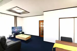 ベーシック ハウス シティビュー | 客室内のダイニングエリア