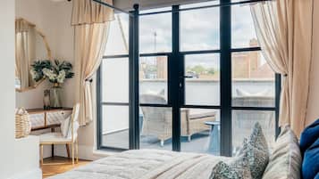 4 habitaciones, tabla de planchar con plancha y cuna de viaje
