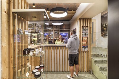 洛普什纳多利纳度假村