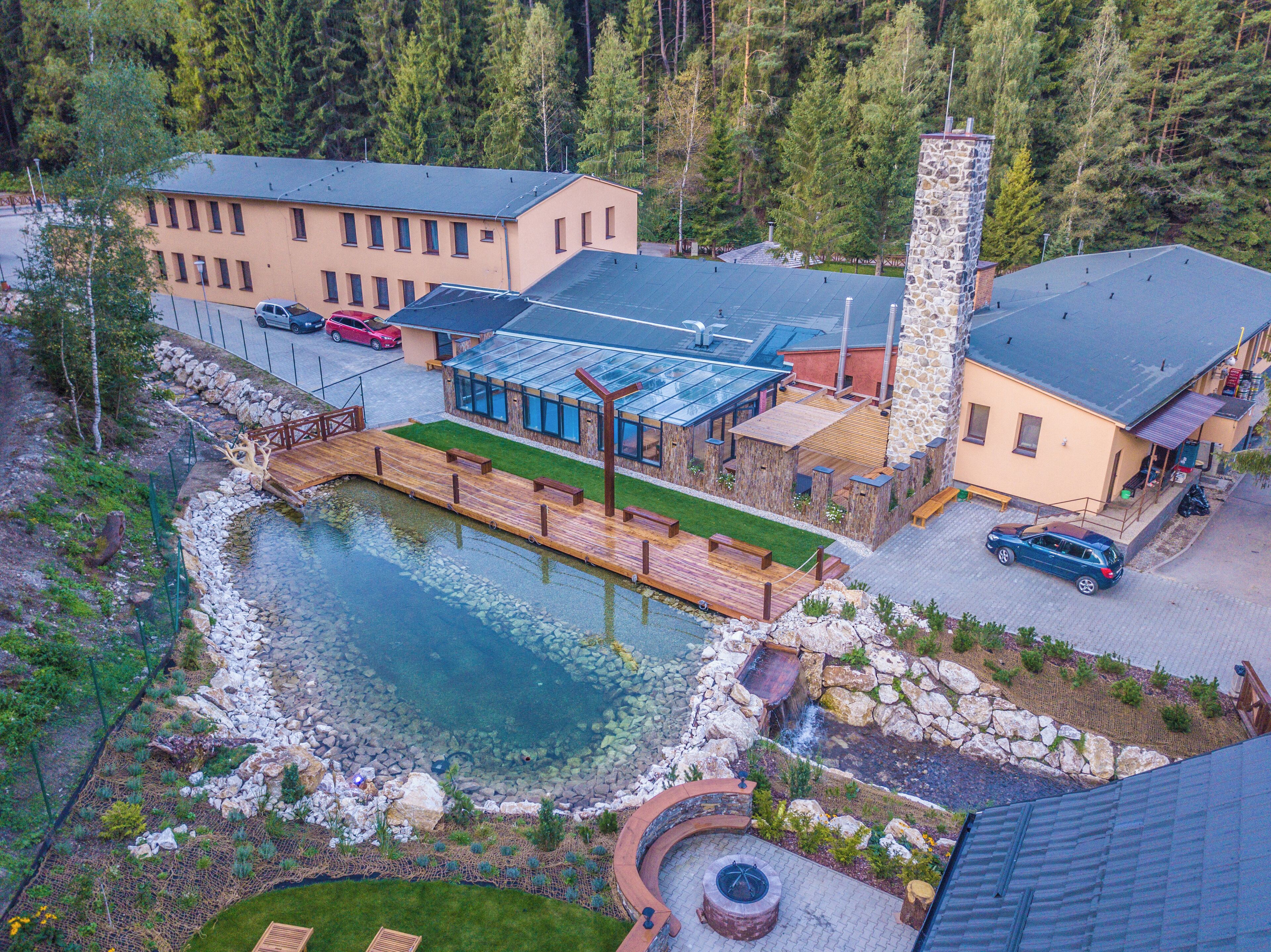 المنشأة من الخارج