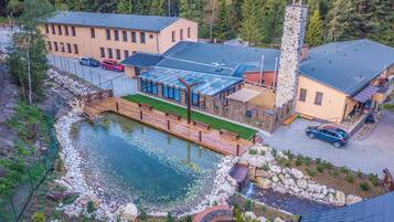 المنشأة من الخارج